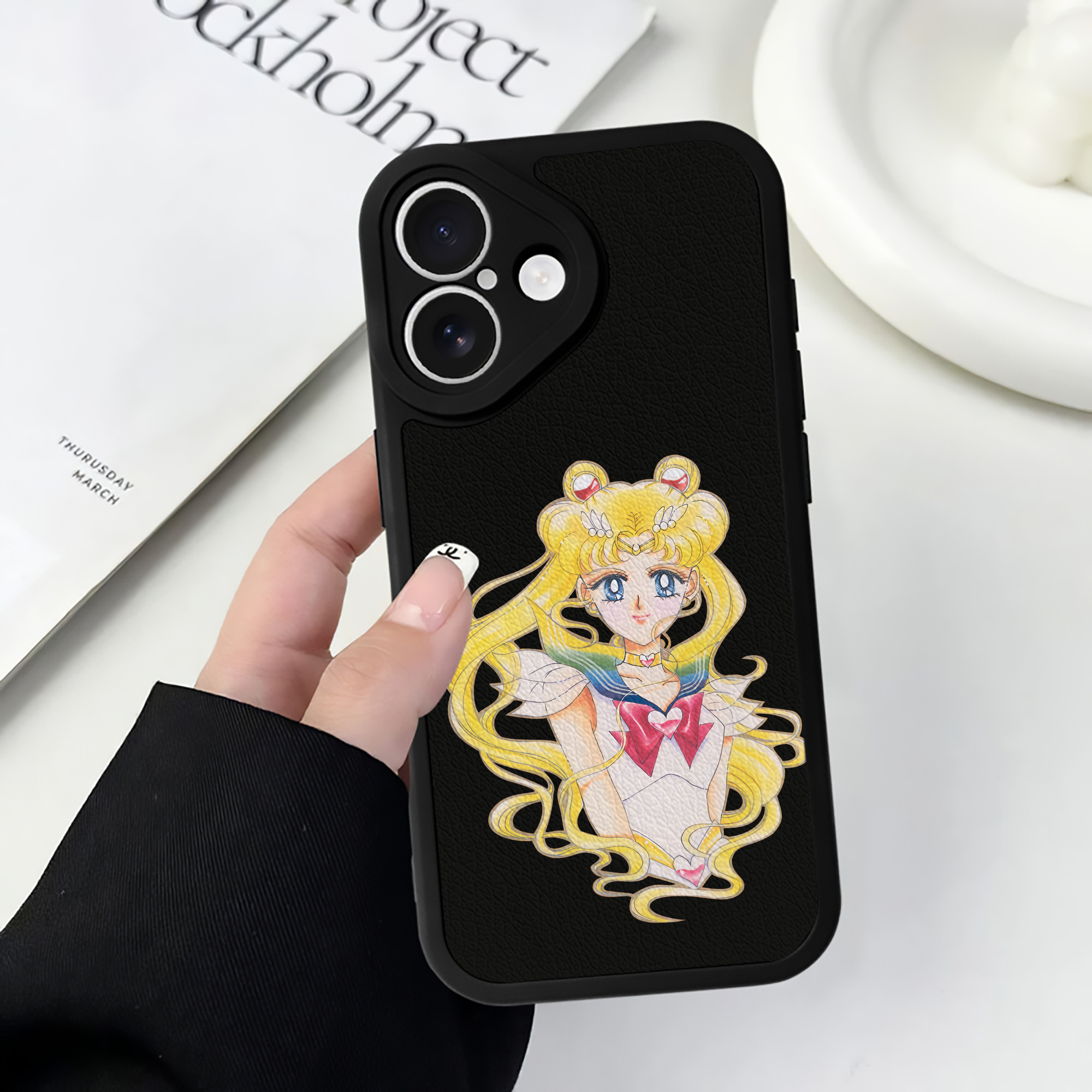 （画像用） 美少女戦士セーラームーン 月野 うさぎ つきの うさぎ Sailor Moon Tsukino Usagi 【iPhone 16シリーズ対応】シリコンスマホケース（レザー調） 材質：シリコン